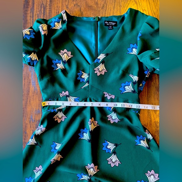 Ms.Selfridge Classic Green Floral Tea Dress with Open Puff Sleeve, Size 4 (US) - Picture 10 of 16